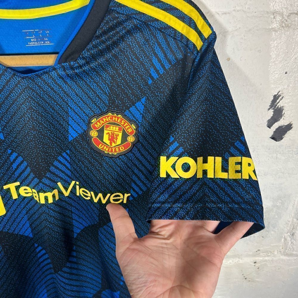 Manchester United third jersey 21/22 - Picture 5 of 8
